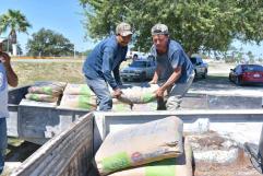 Familias de Allende se Benefician con Cemento a Bajo Costo