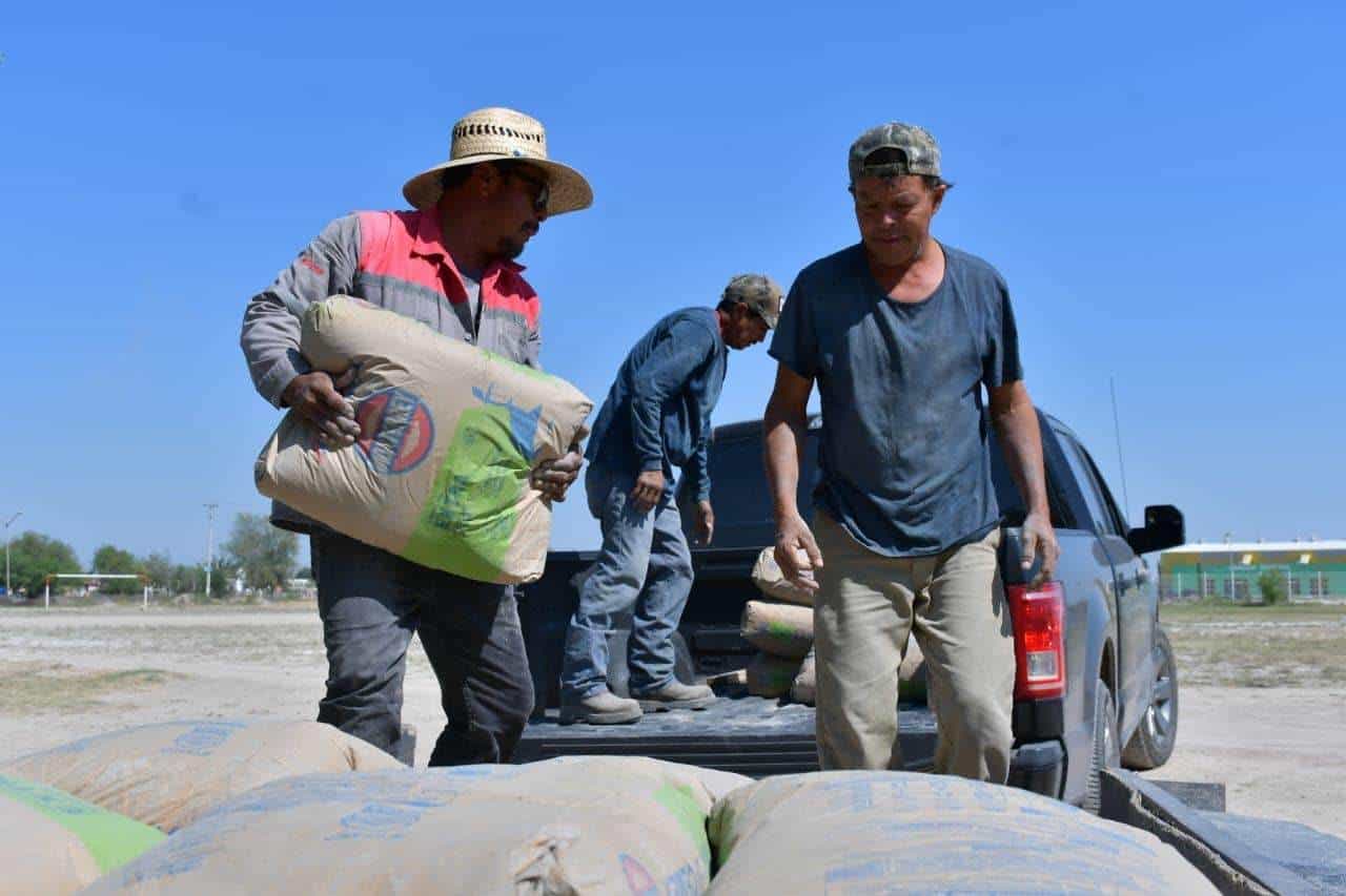 Familias de Allende se Benefician con Cemento a Bajo Costo