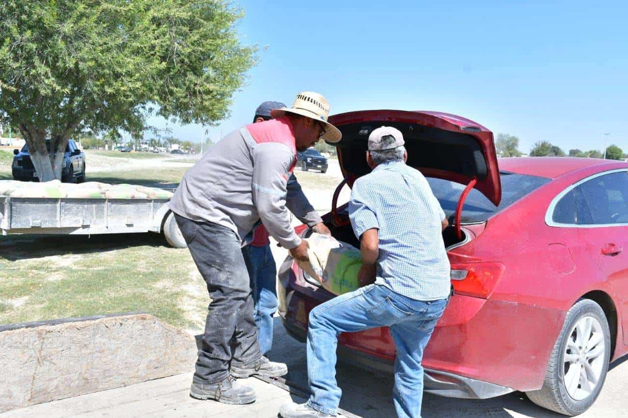 Familias de Allende se Benefician con Cemento a Bajo Costo