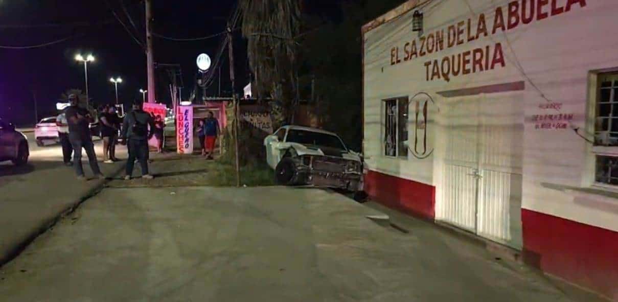 Mujer Ebria Destroza su Auto Tras Accidente en Avenida Román Cepeda