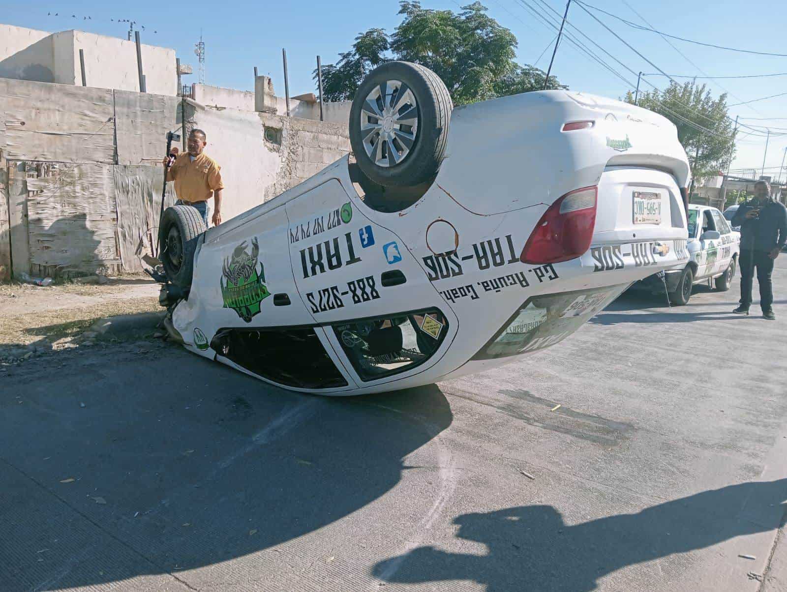 Choque entre dos vehículos en la colonia El Cedro provoca atención de las autoridades