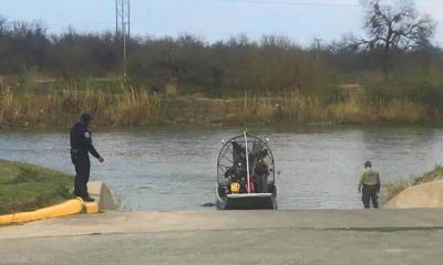 Flota Cuerpo en el río Bravo en la Rampa del Shelby Park