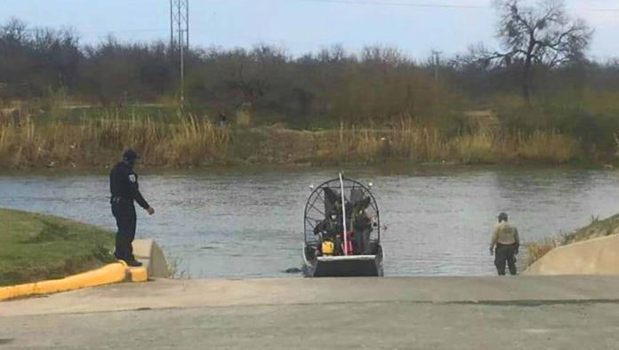 Flota Cuerpo en el río Bravo en la Rampa del Shelby Park