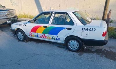 Choque entre dos vehículos deja daños materiales en Colonia Centro