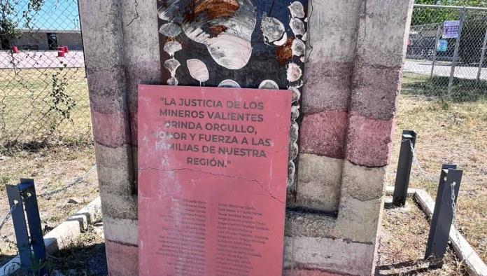 Termina en el suelo placa conmemorativa a mineros 