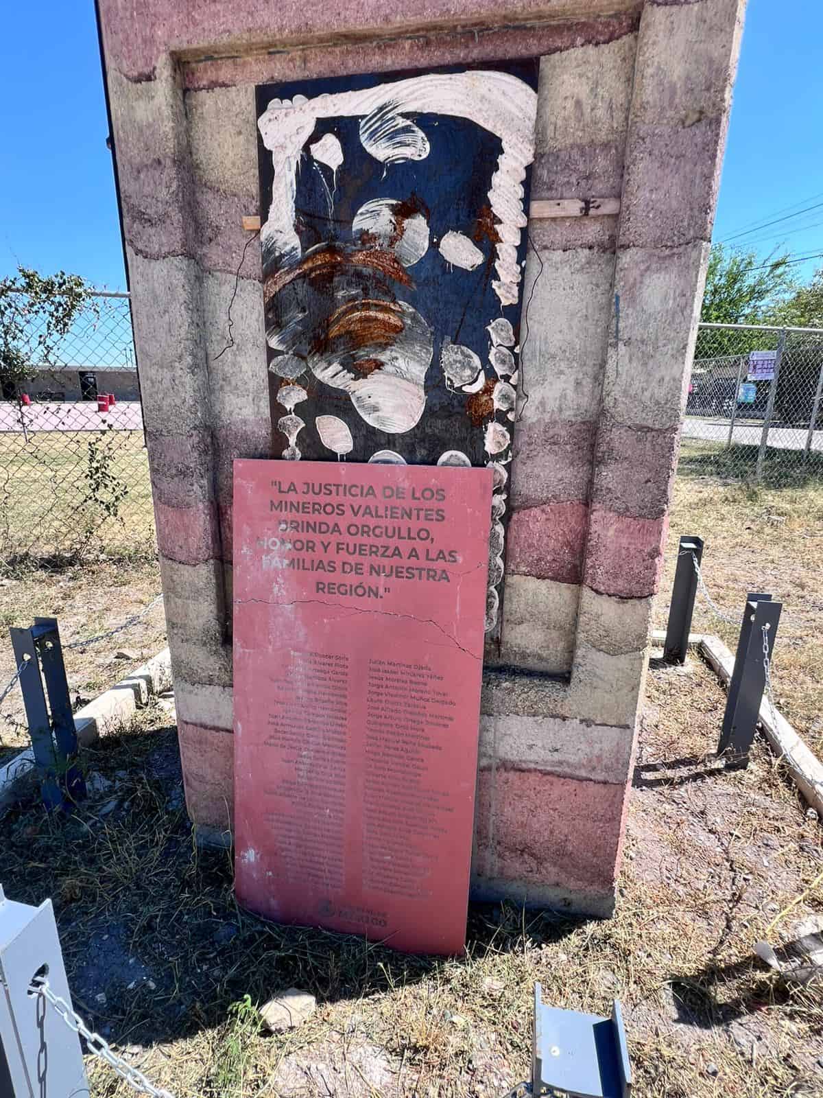 Termina en el suelo placa conmemorativa a mineros 