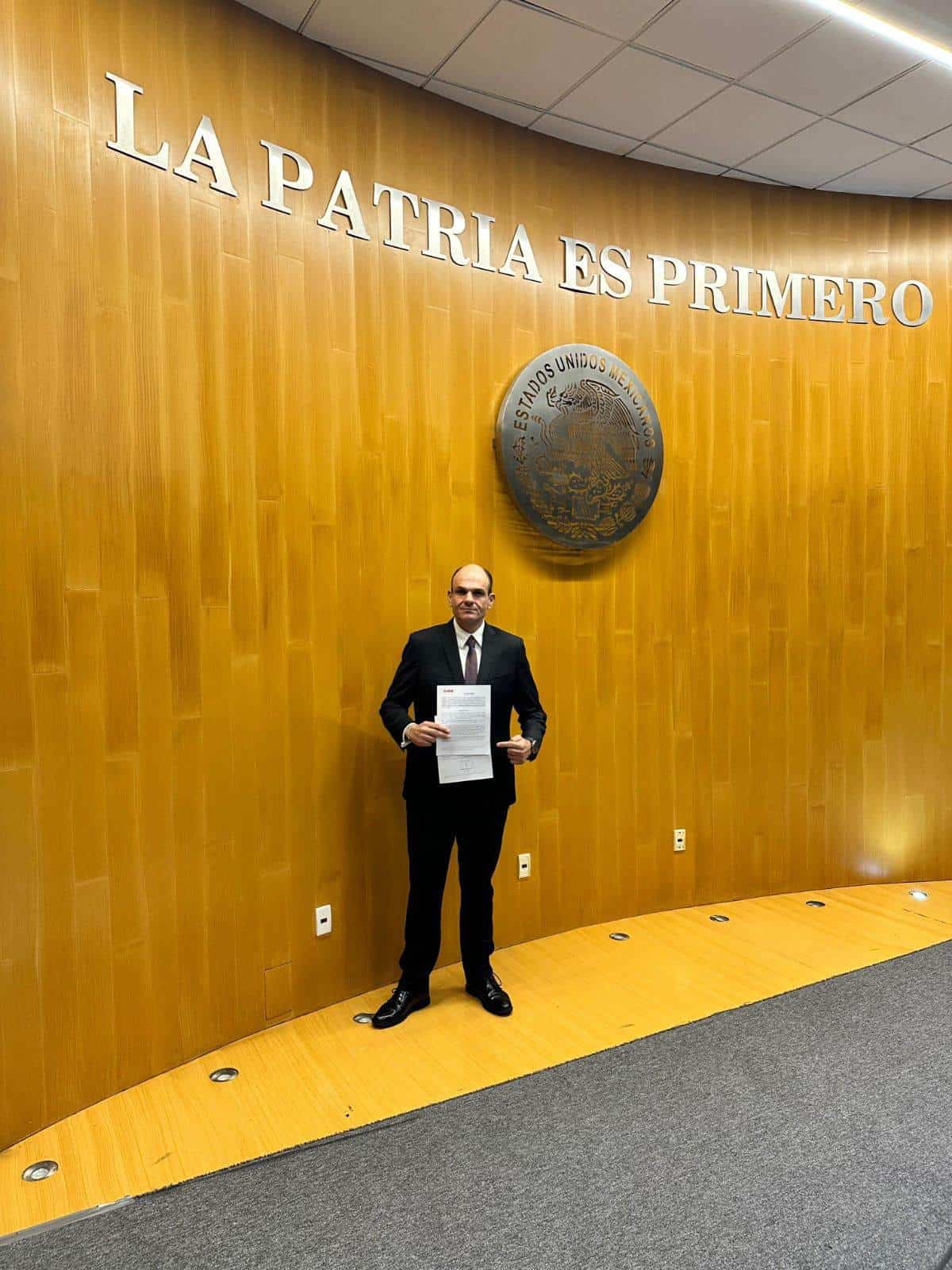 Esta iniciativa, puntualizó, ayudará al Servicio de Administración Tributaria (SAT).