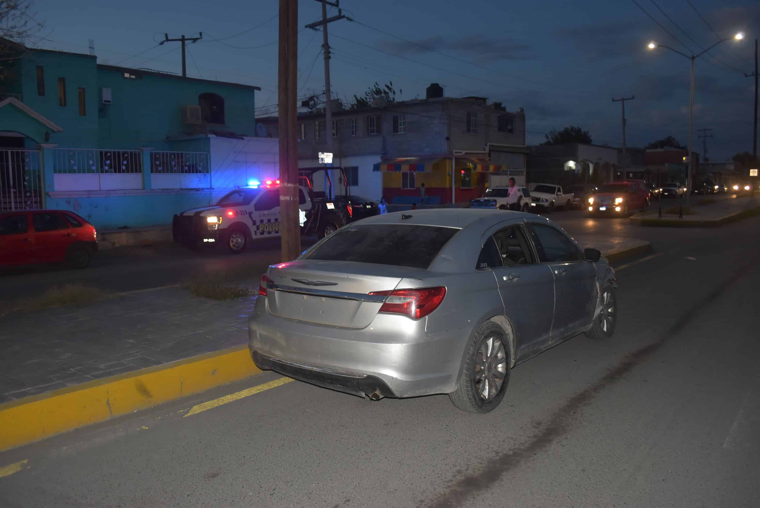 Recogen auto abandonado