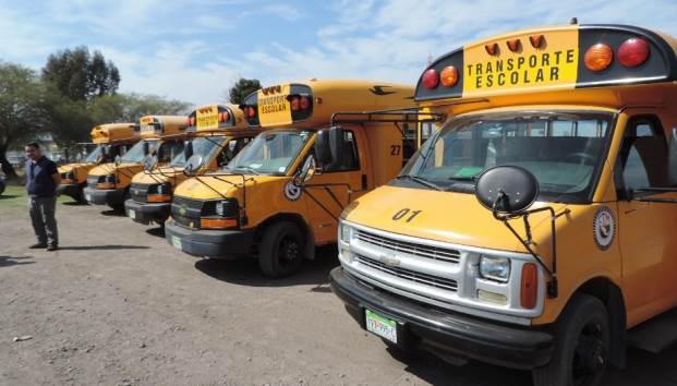 Se preparan para replaqueo de unidades de transporte escolar en Múzquiz.