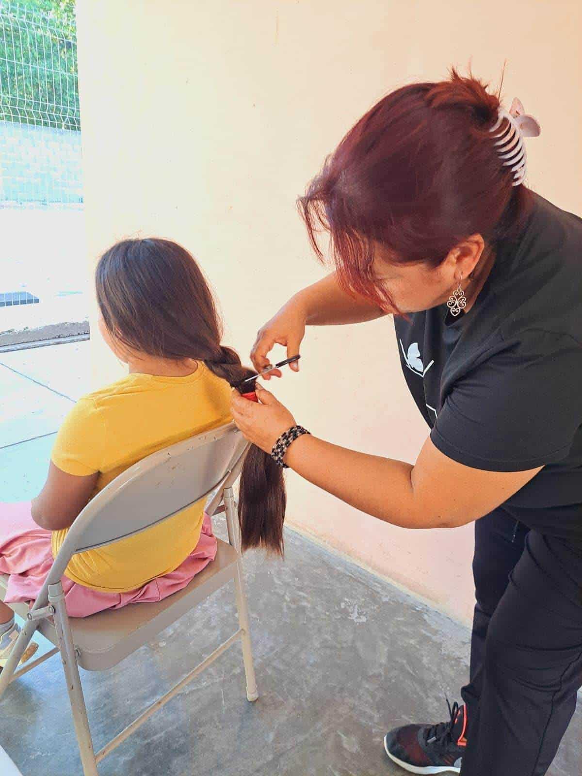 Realizan Campaña de Donación de Cabello en Nava por el Mes del Cáncer