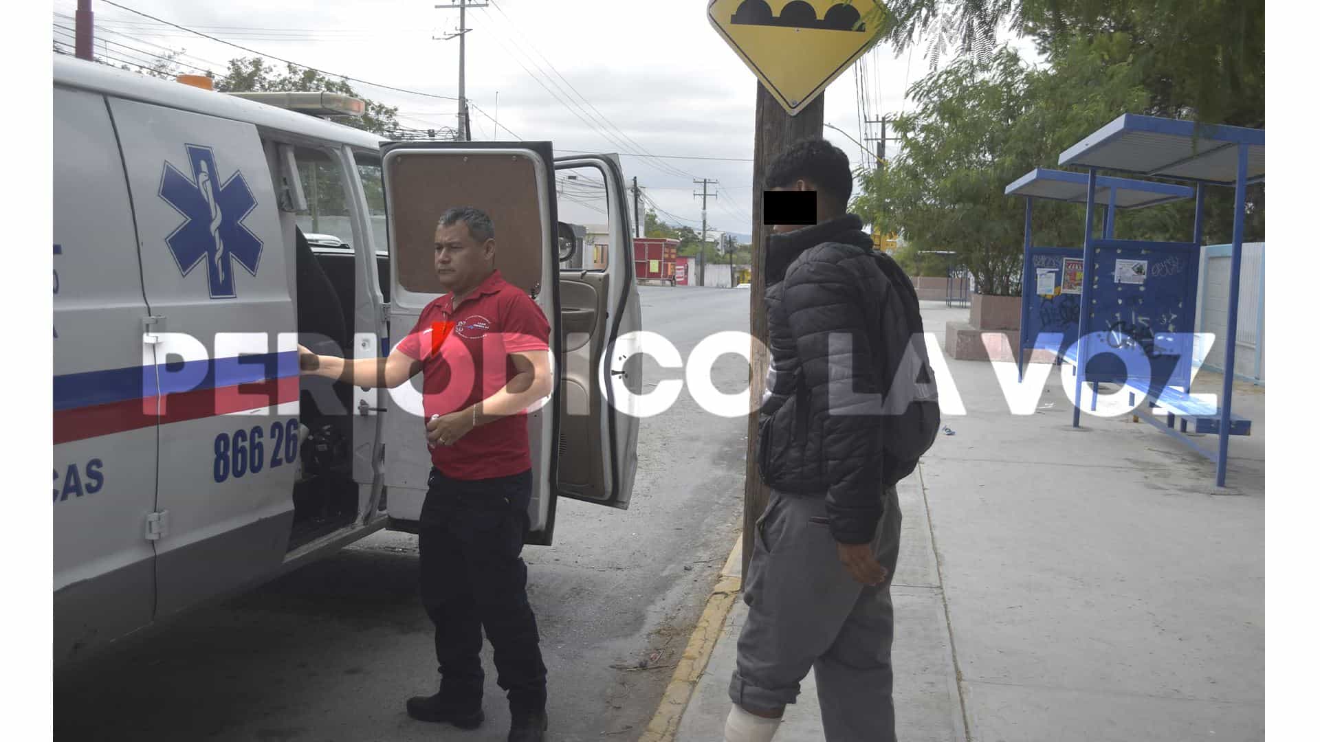 Perro tumba de moto a estudiante del COBAC