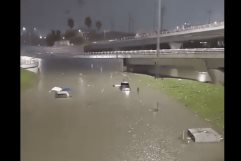 Monterrey se inunda; Lluvias golpean Nuevo León