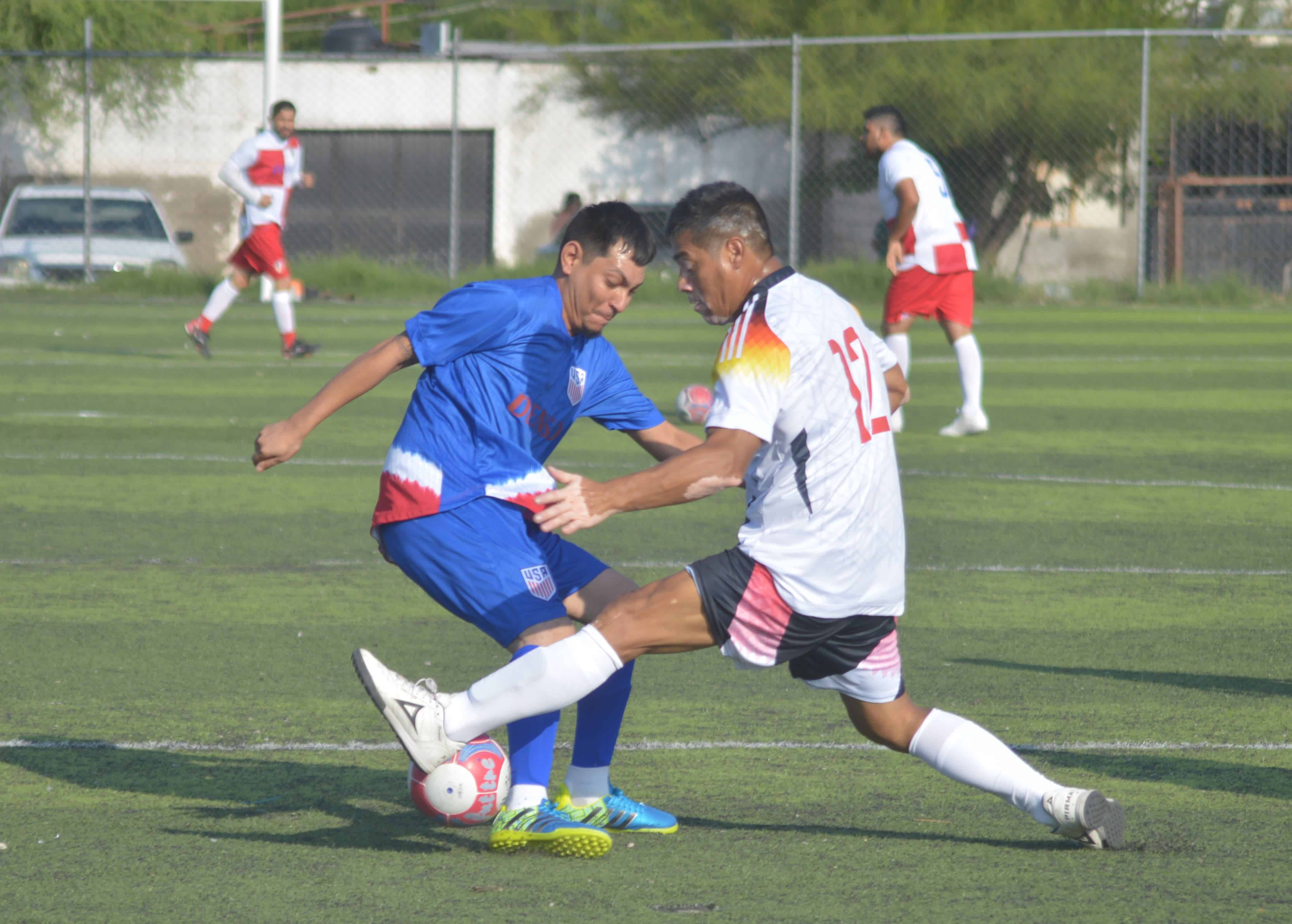 Galácticos, Corte FC, Porcinos y Mangueras FC aspiran a levantar el título en la Liga de Denso.