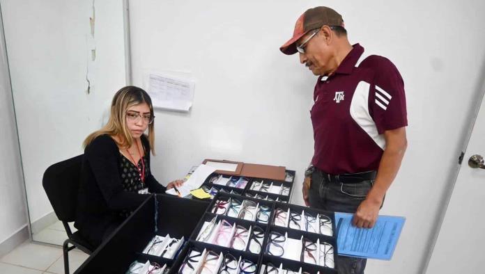 Realizan Brigada de Cataratas en el DIF Municipal en Nava