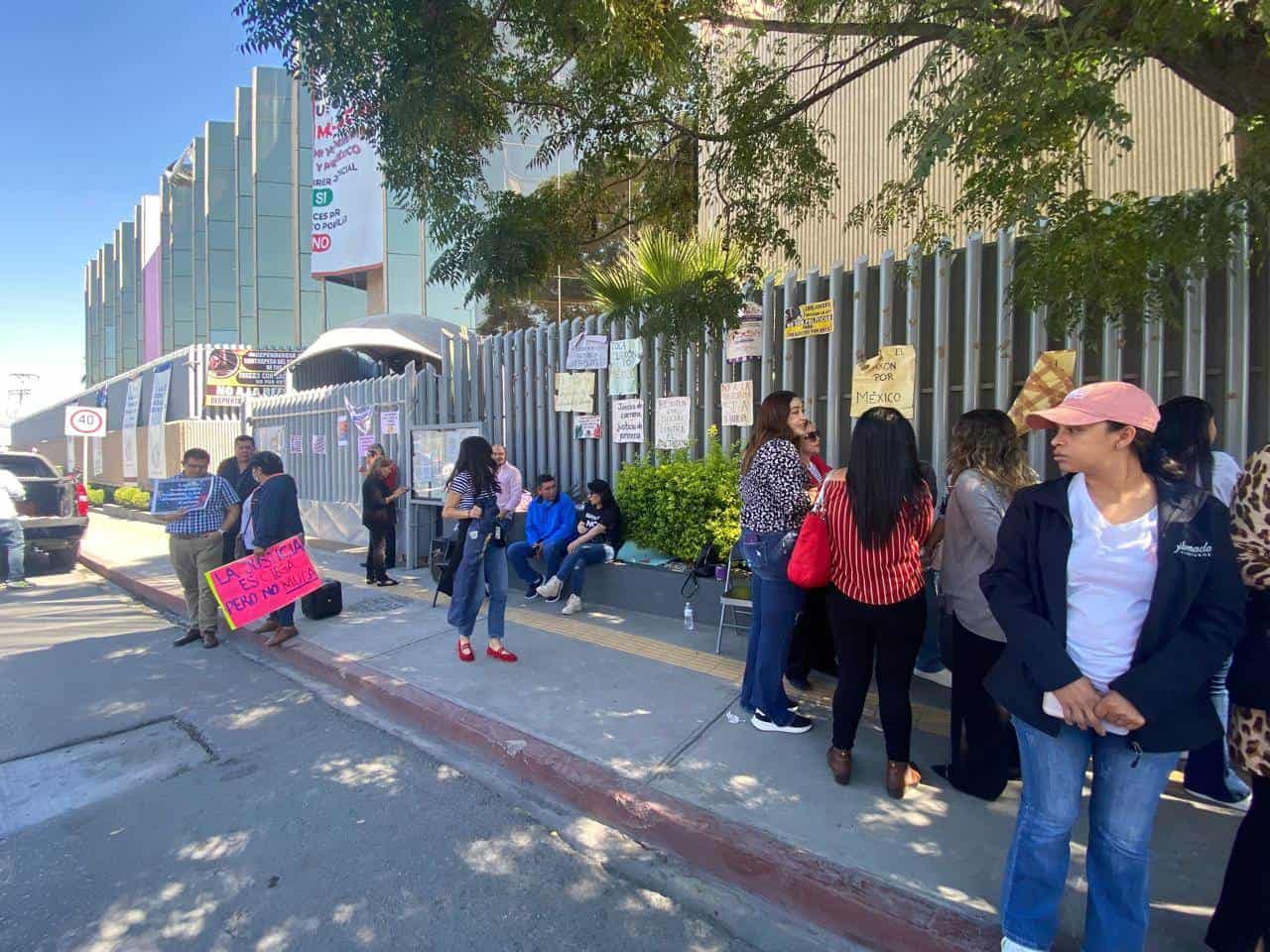 Los trabajadores del Poder Judicial de la Federación (PJF) en Saltillo mantienen paro de labores, en protesta contra la Reforma Judicial.