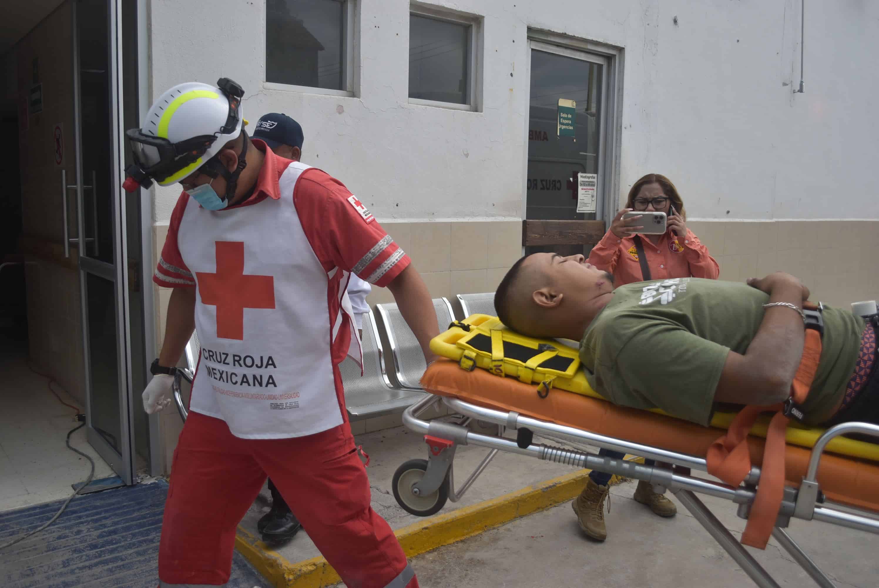 Sale por comida y se estampa en troca