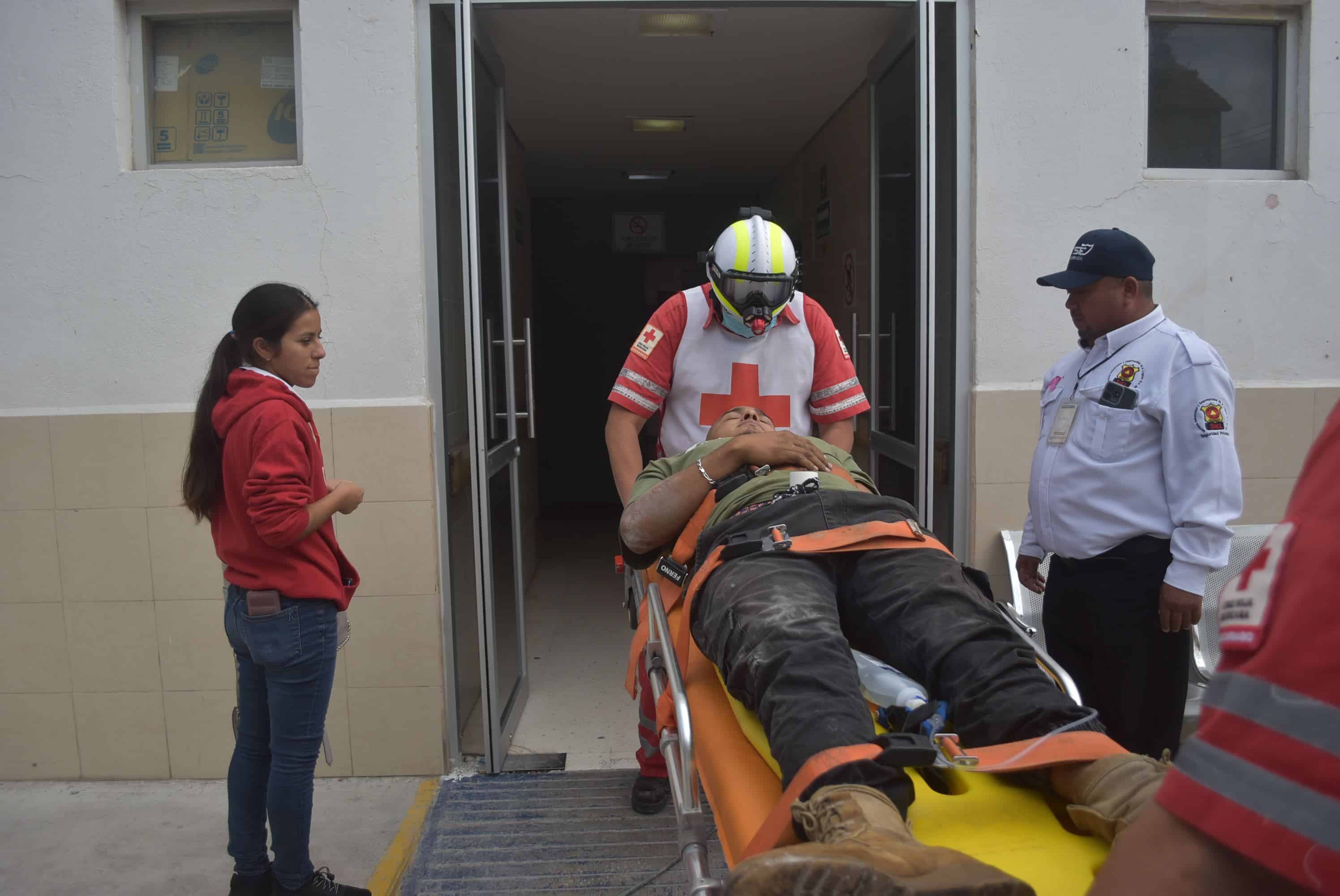 Sale por comida y se estampa en troca