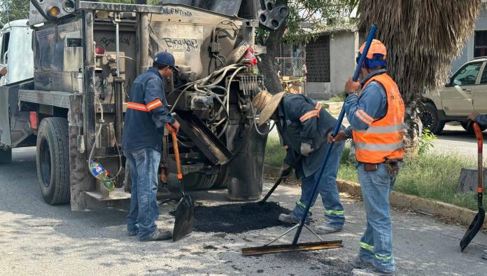 Intensifican bacheo en Frontera