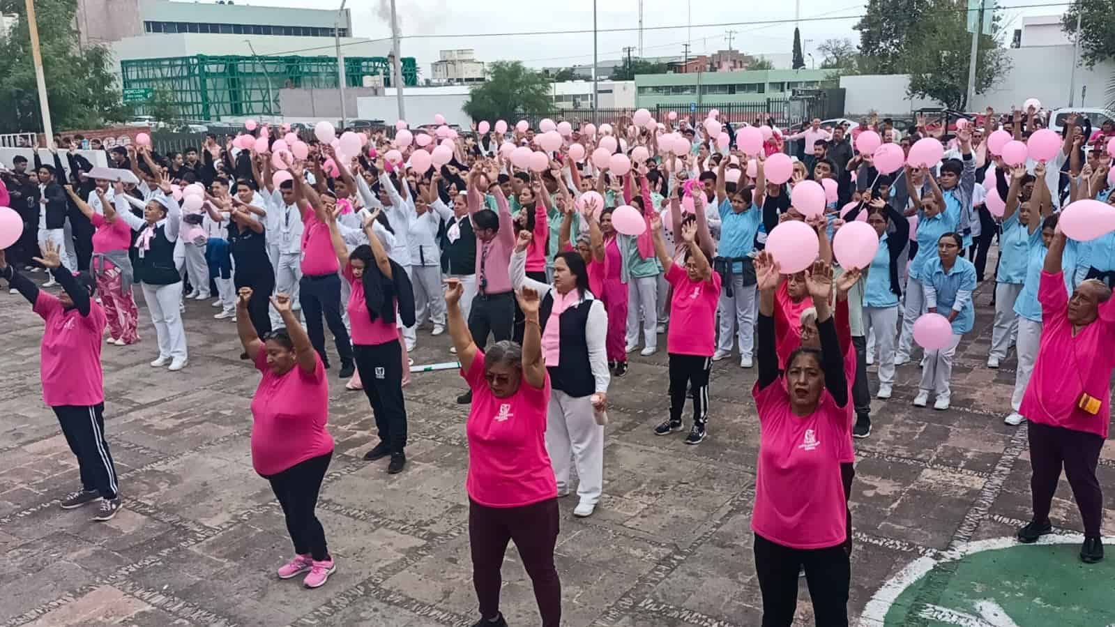 Autoridades del sector salud conmemoran el Día Rosa promoviendo la prevención del cáncer de mama.