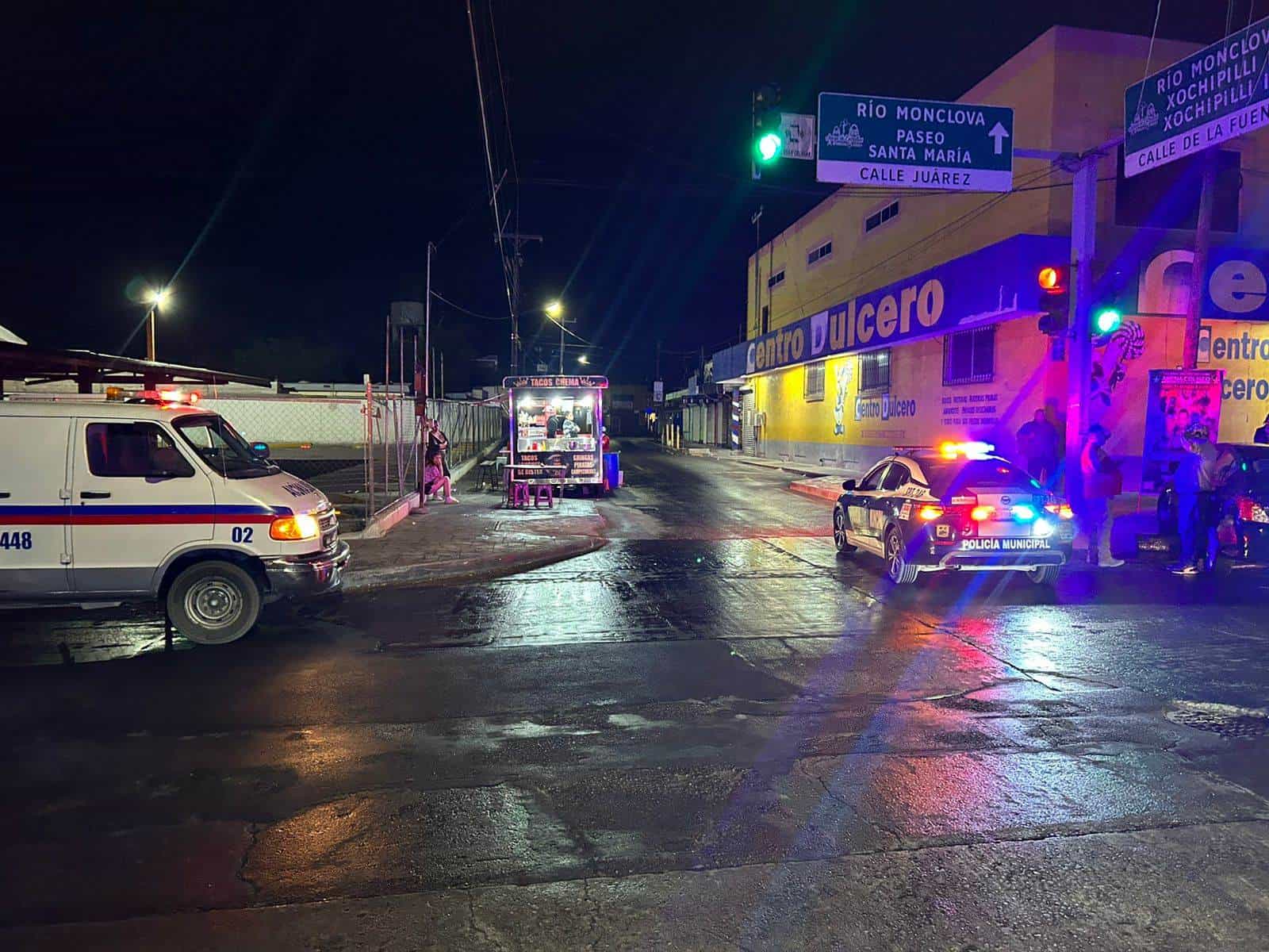 Acaba en banqueta por culpa de la lluvia