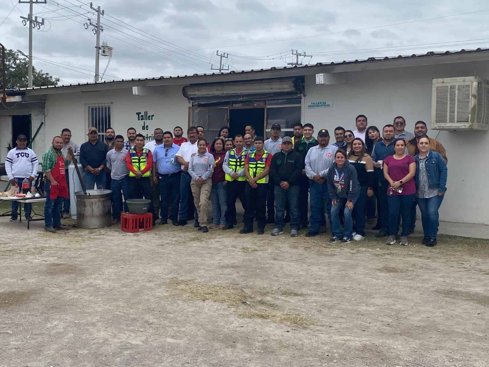 CBTA No. 210 Rinde Homenaje a Protección Civil y Bomberos de Zaragoza