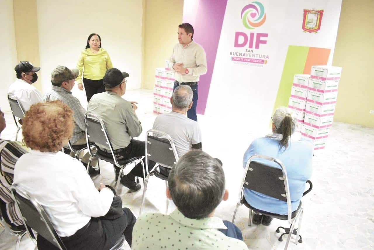 Entrega Hugo y DIF apoyo alimentario