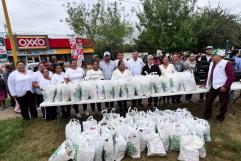 Entrega PRI calzado y despensas a necesitados