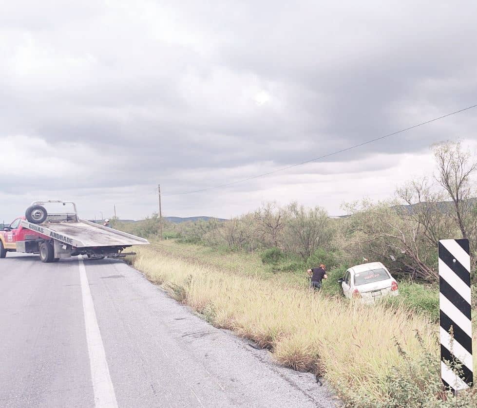 La conductora del Chevrolet Aveo terminó con golpes contusos.