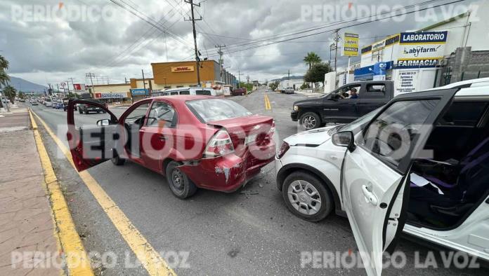 ´Arremanga´ auto por no guardar distancia 