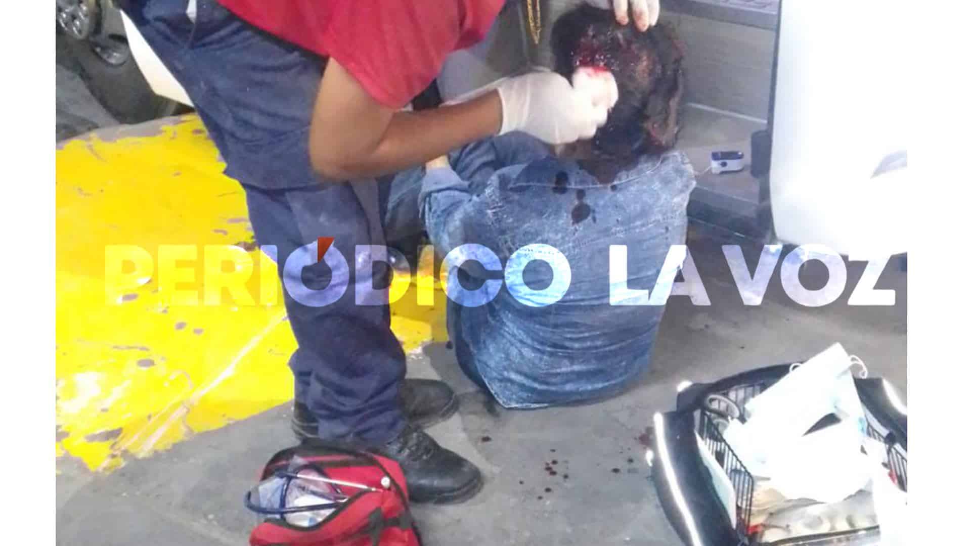 Sufre caída abuelita en Central de Autobuses