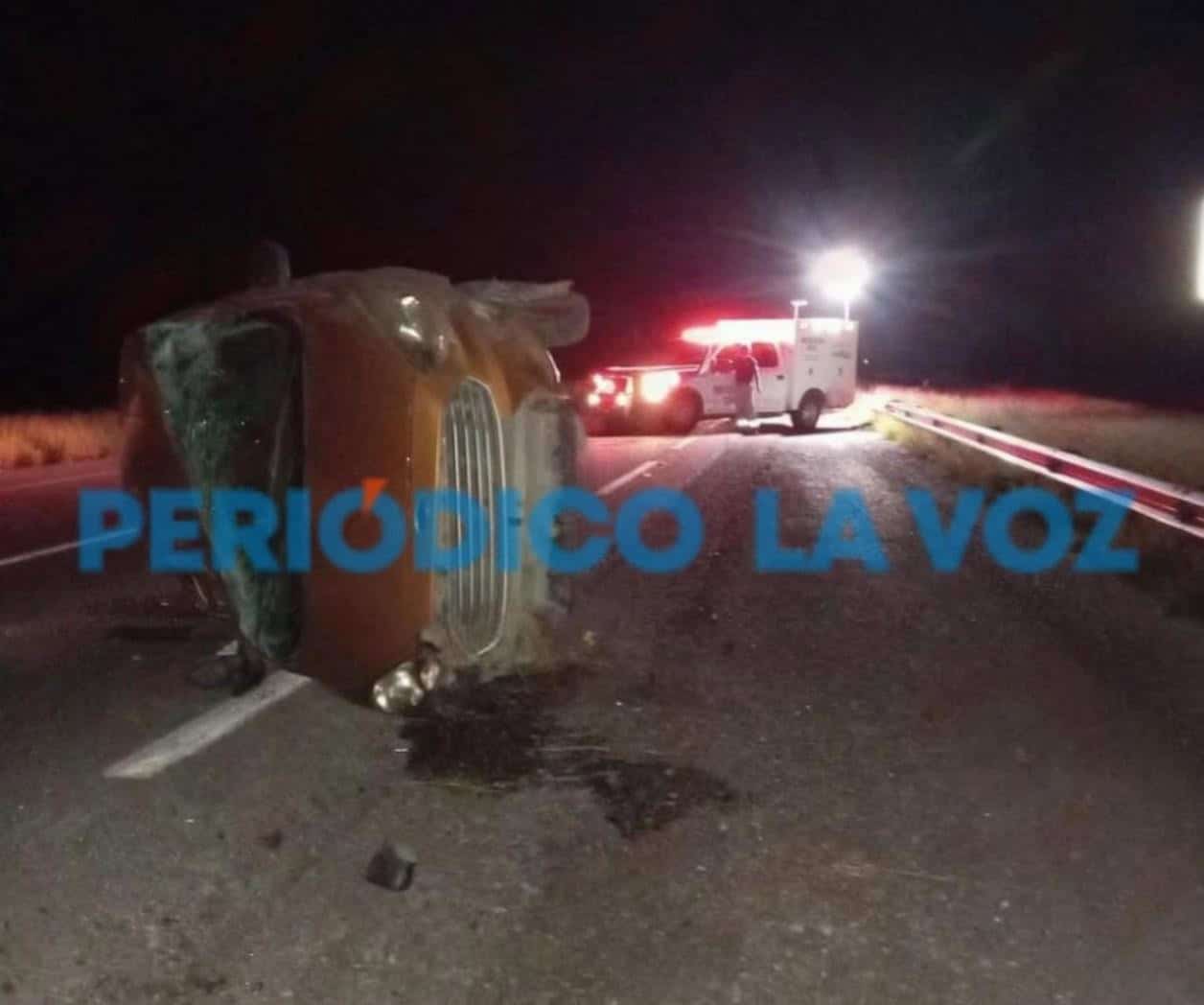 Vuelca familia en la carretera 57