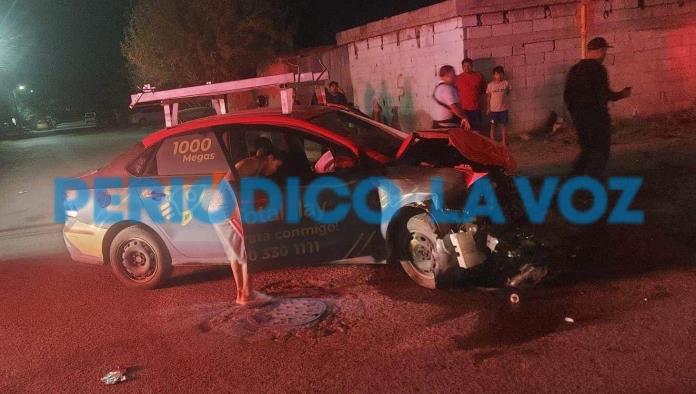 Choque entre patrulla y automóvil deja a una madre y sus hijos lesionados