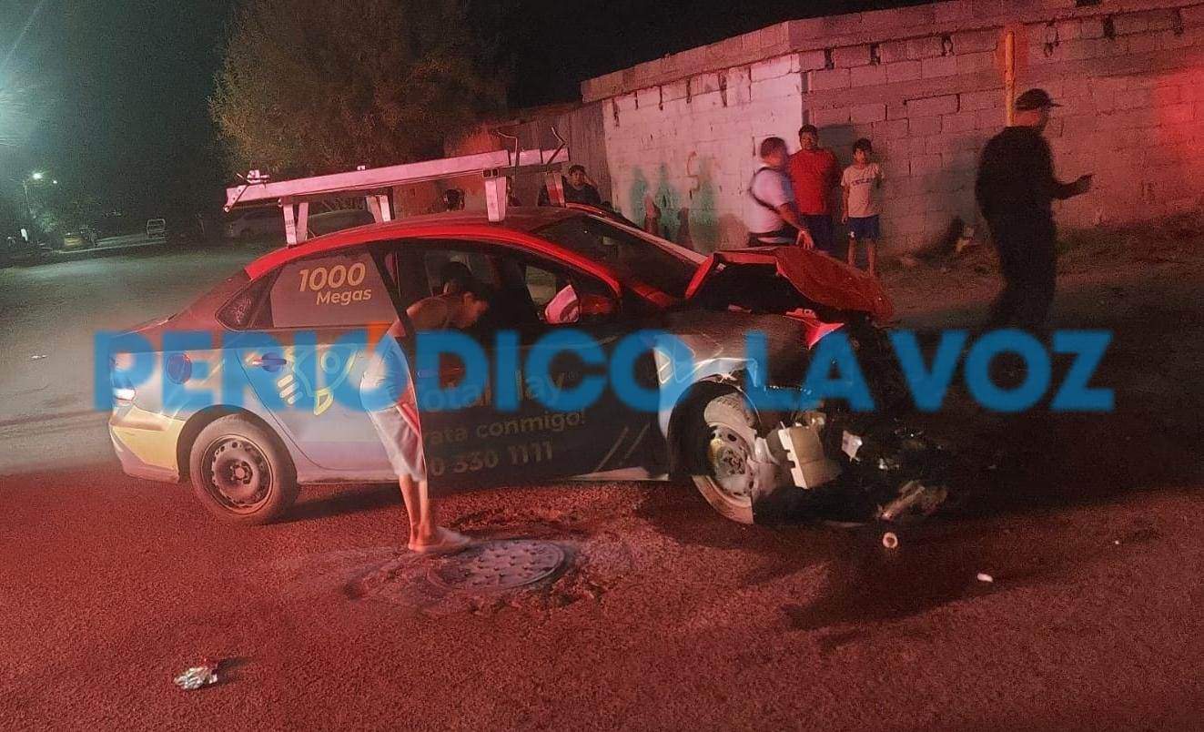 Choque entre patrulla y automóvil deja a una madre y sus hijos lesionados