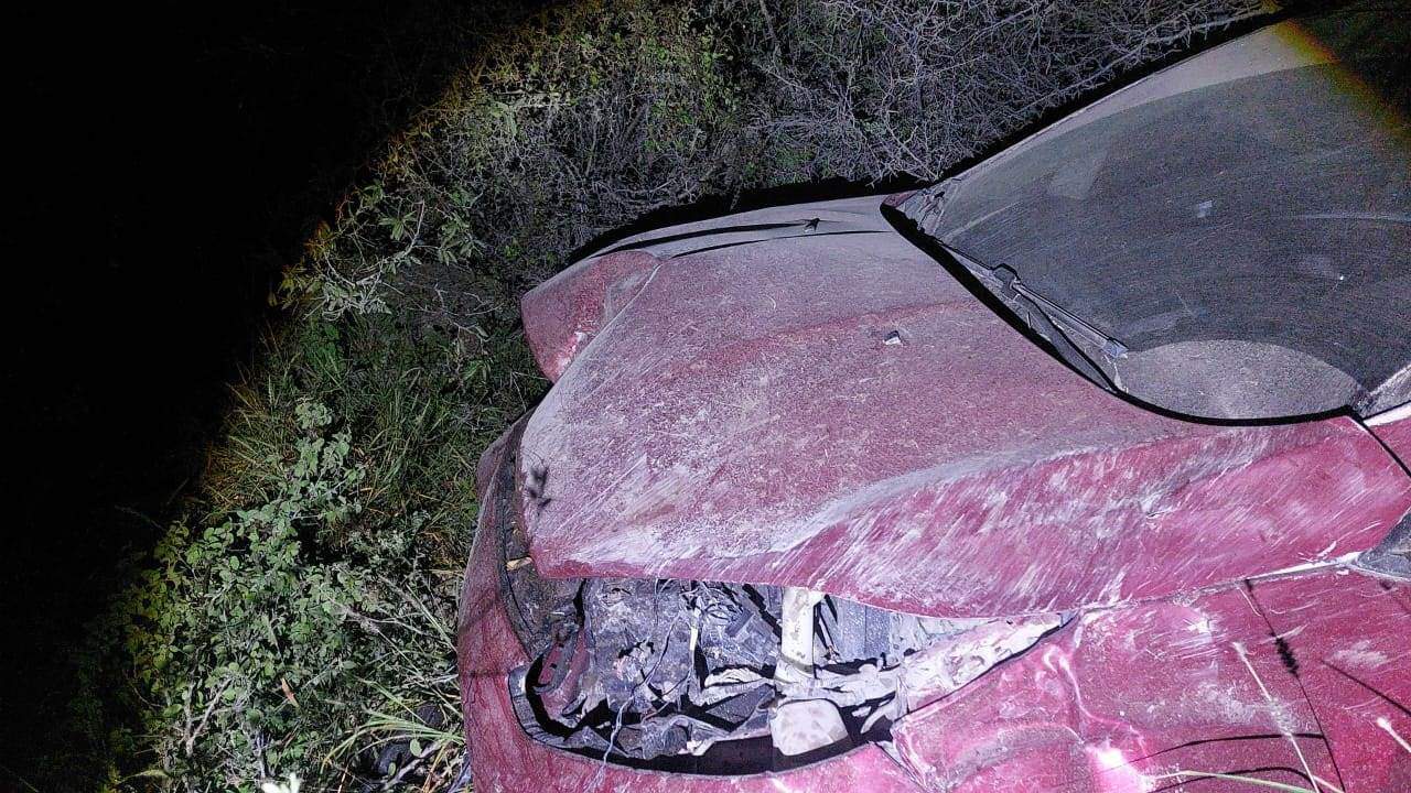 Aparatosa volcadura en la carretera Allende-Villa Unión deja a joven herida