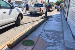 Reparan cable caído por accidente vial