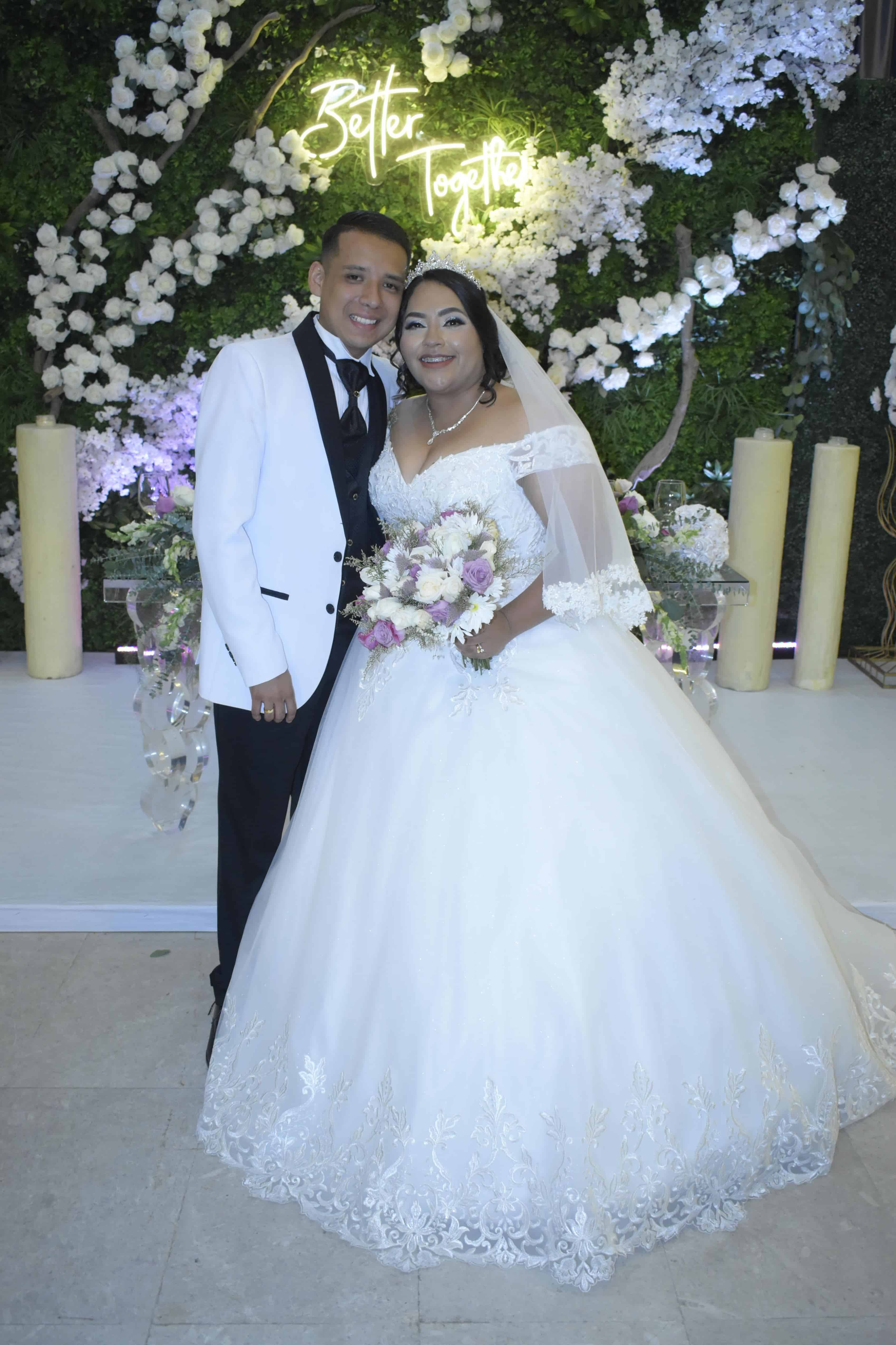 Liliana y Juan Gerardo, nuevos esposos.