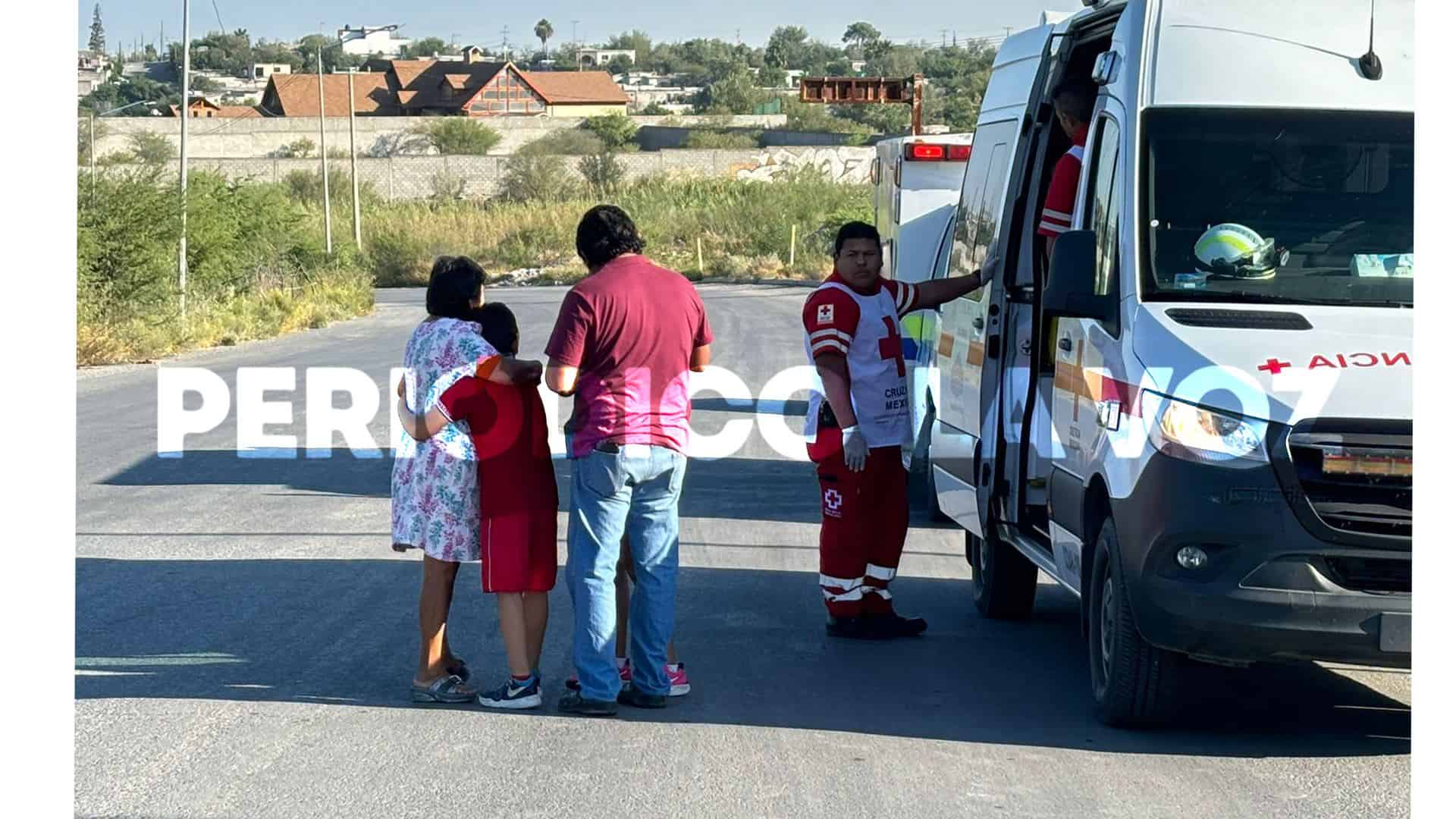 La chocan camino a la escuela