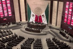 Diputados aprueban reducir edad para recibir pensión