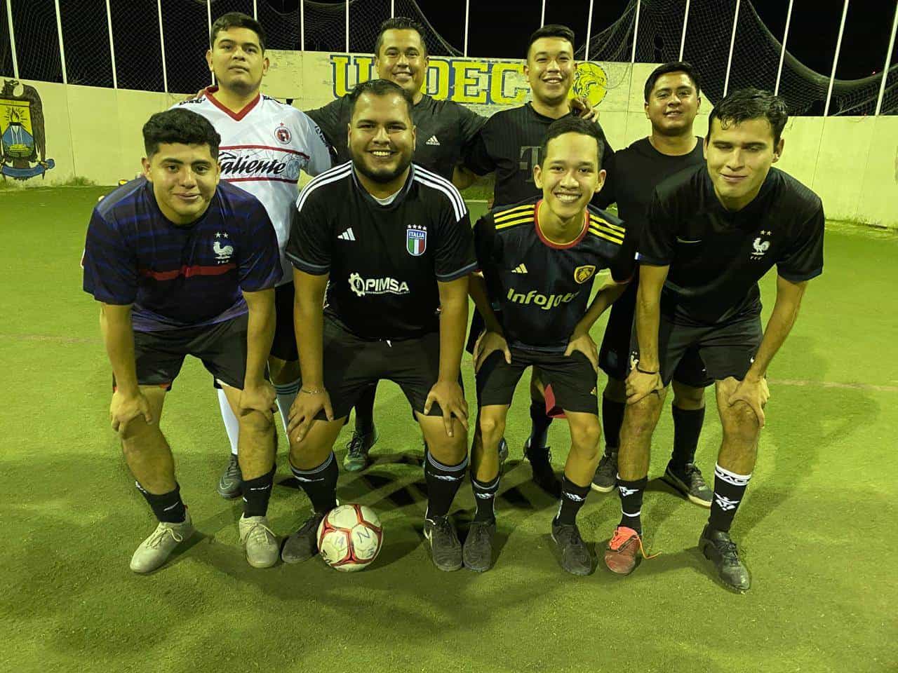 Deportivo Agave y Constructores debutaron con goleadas en el Fútbol Rápido Corona.