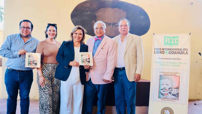 Asiste Diana a  presentación de libro de Villa