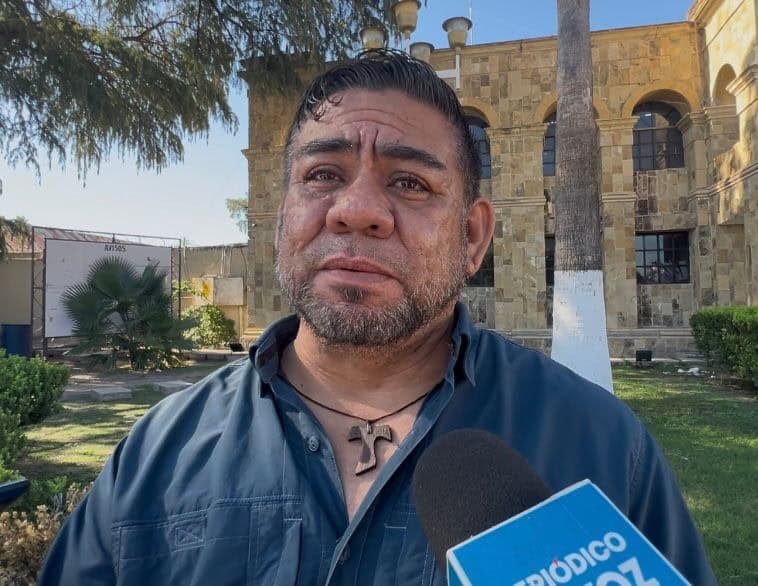 Profesor, Juan Garza Moreno, director de la escuela primaria “Benito Juárez García” del Ejido La Cuchilla.
