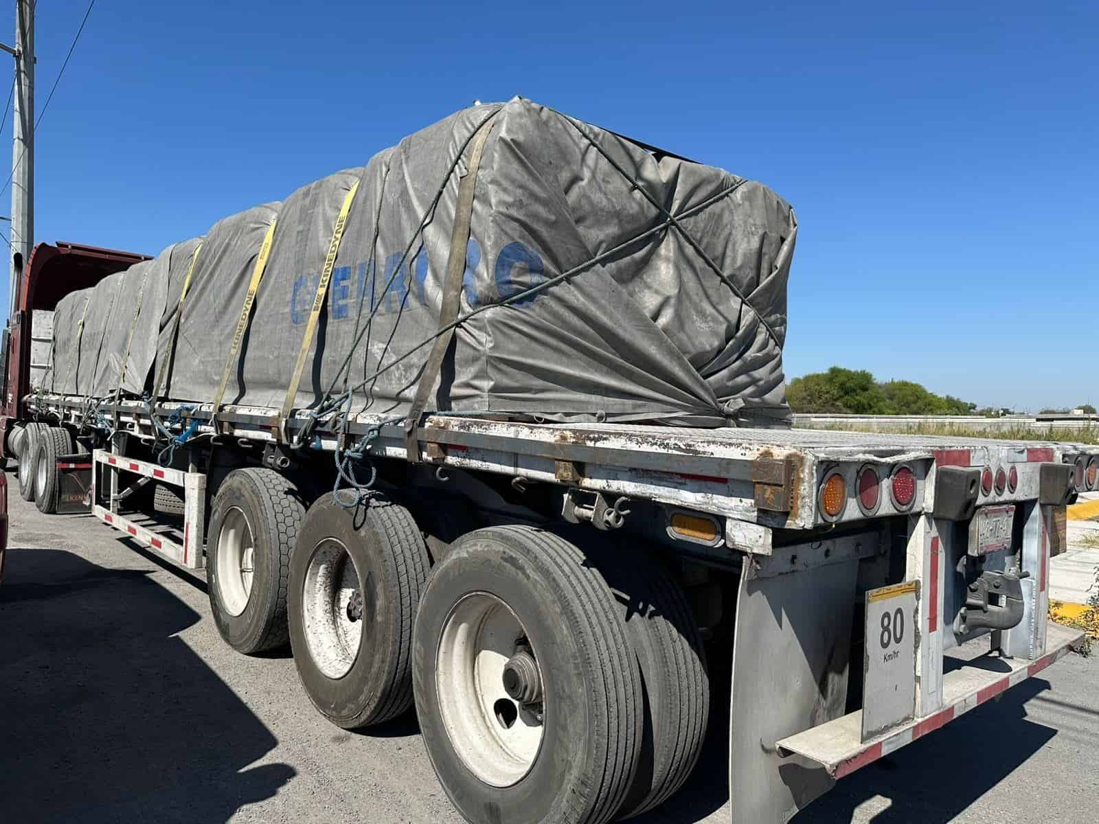 Causa daños a su coche al chocar con plataforma