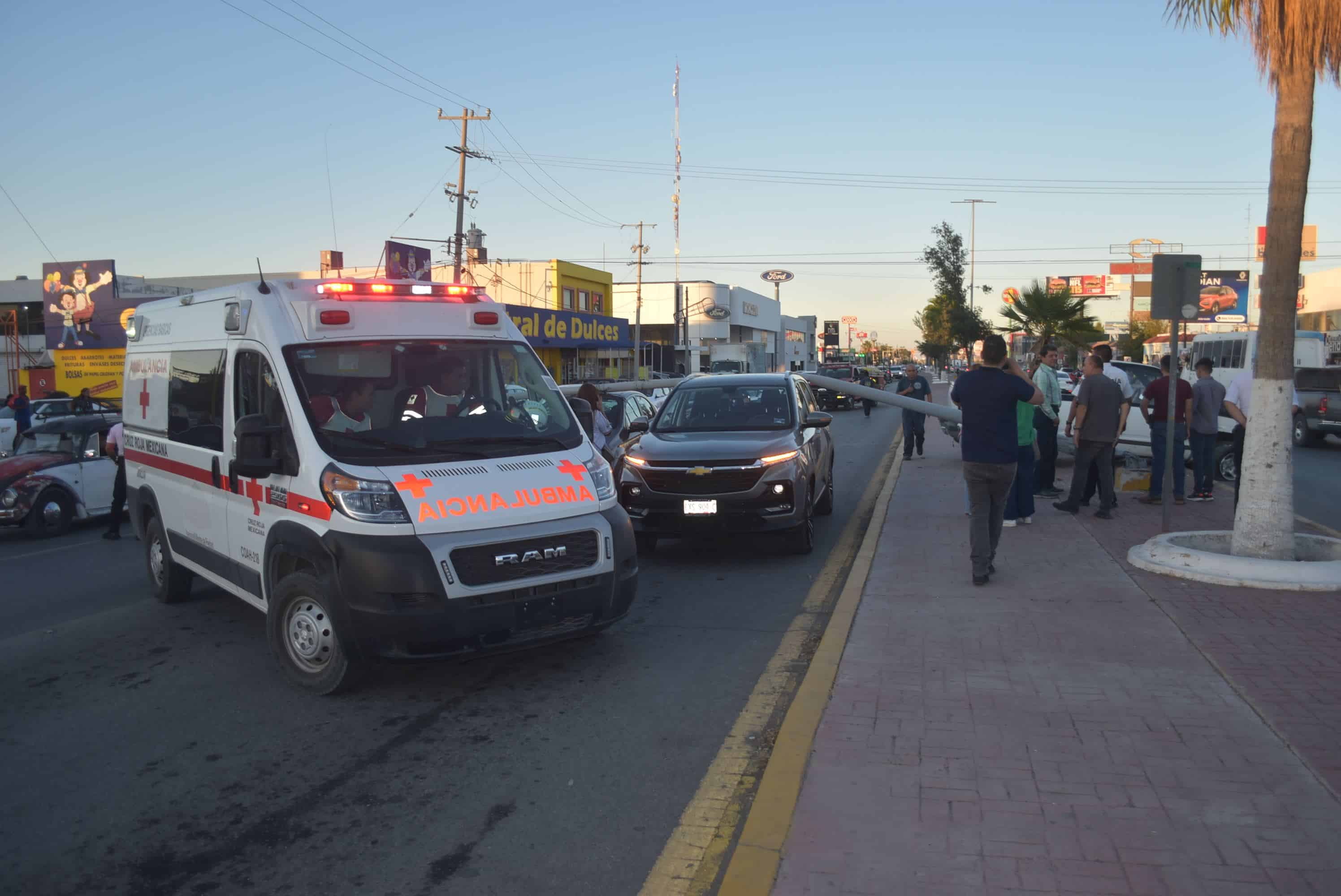 Estudiante provoca  aparatoso accidente