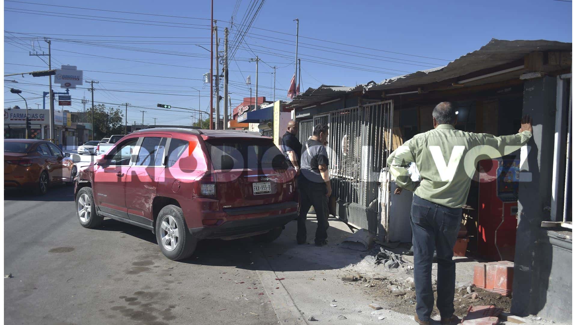 Se queda sin frenos y causa accidente