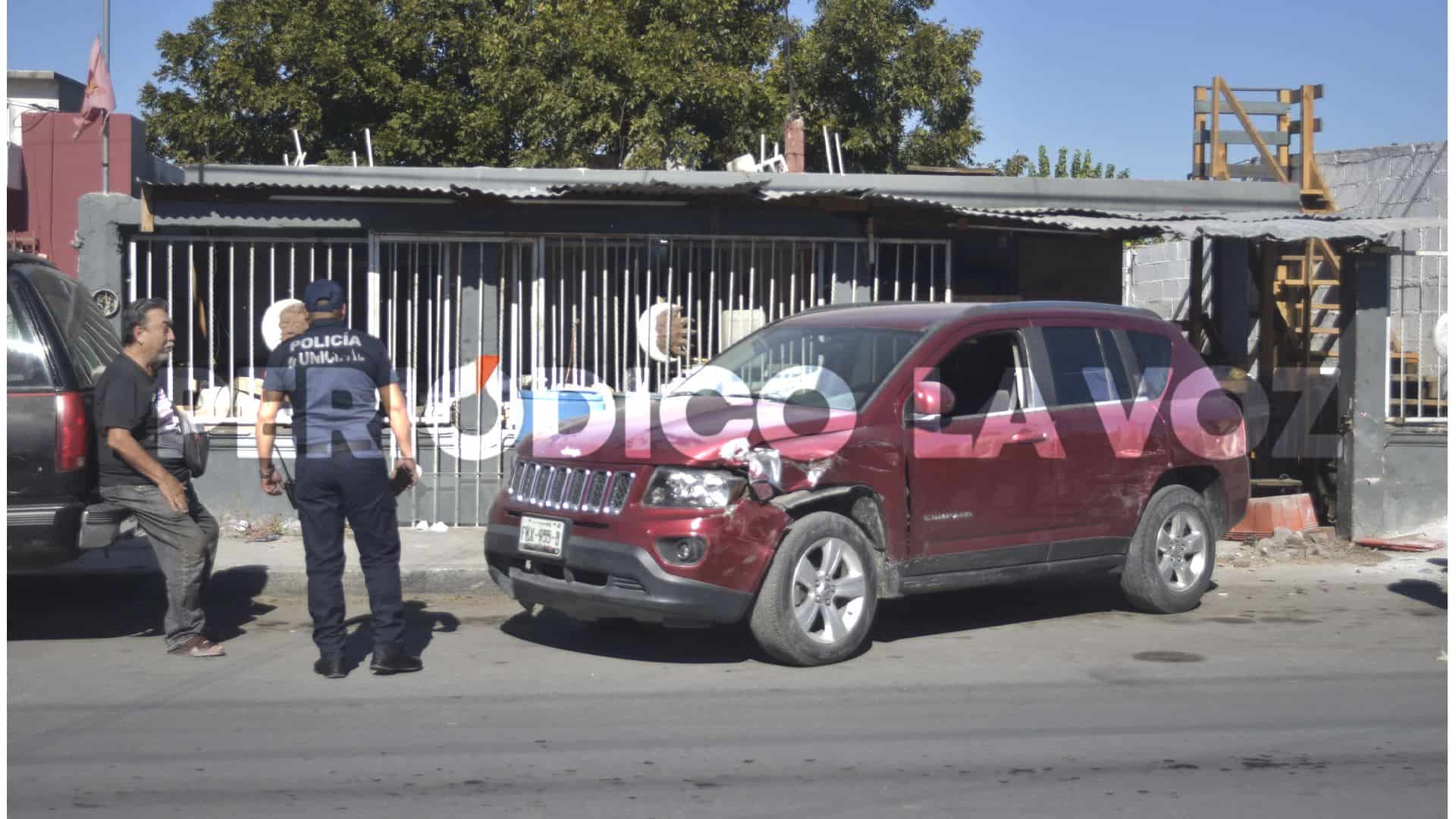 Se queda sin frenos y causa accidente