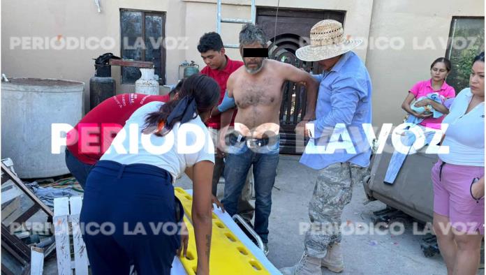 Azota borracho de casa al suelo