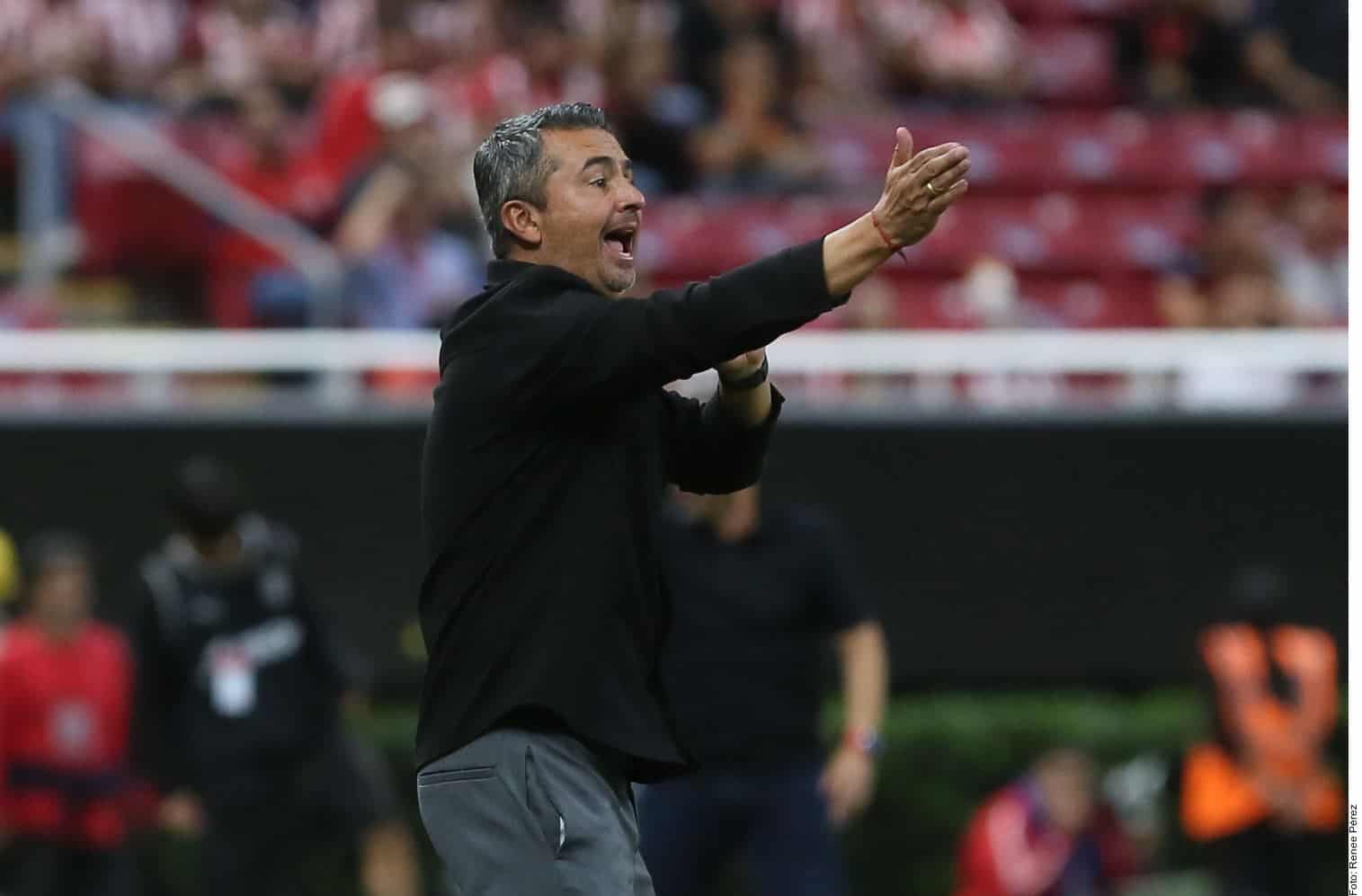 Arturo Ortega confía en los jóvenes de Chivas 