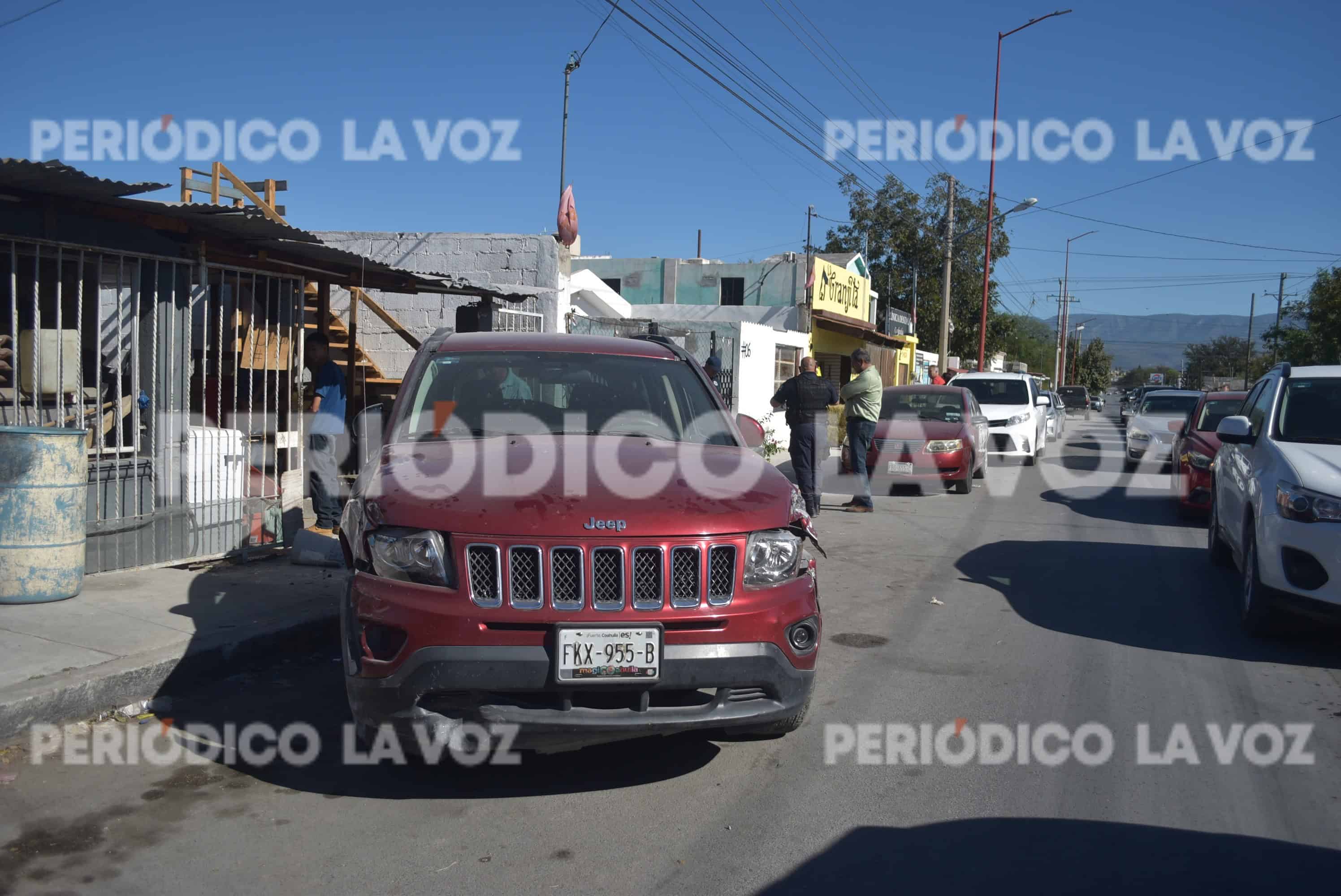 Se queda sin frenos y causa accidente