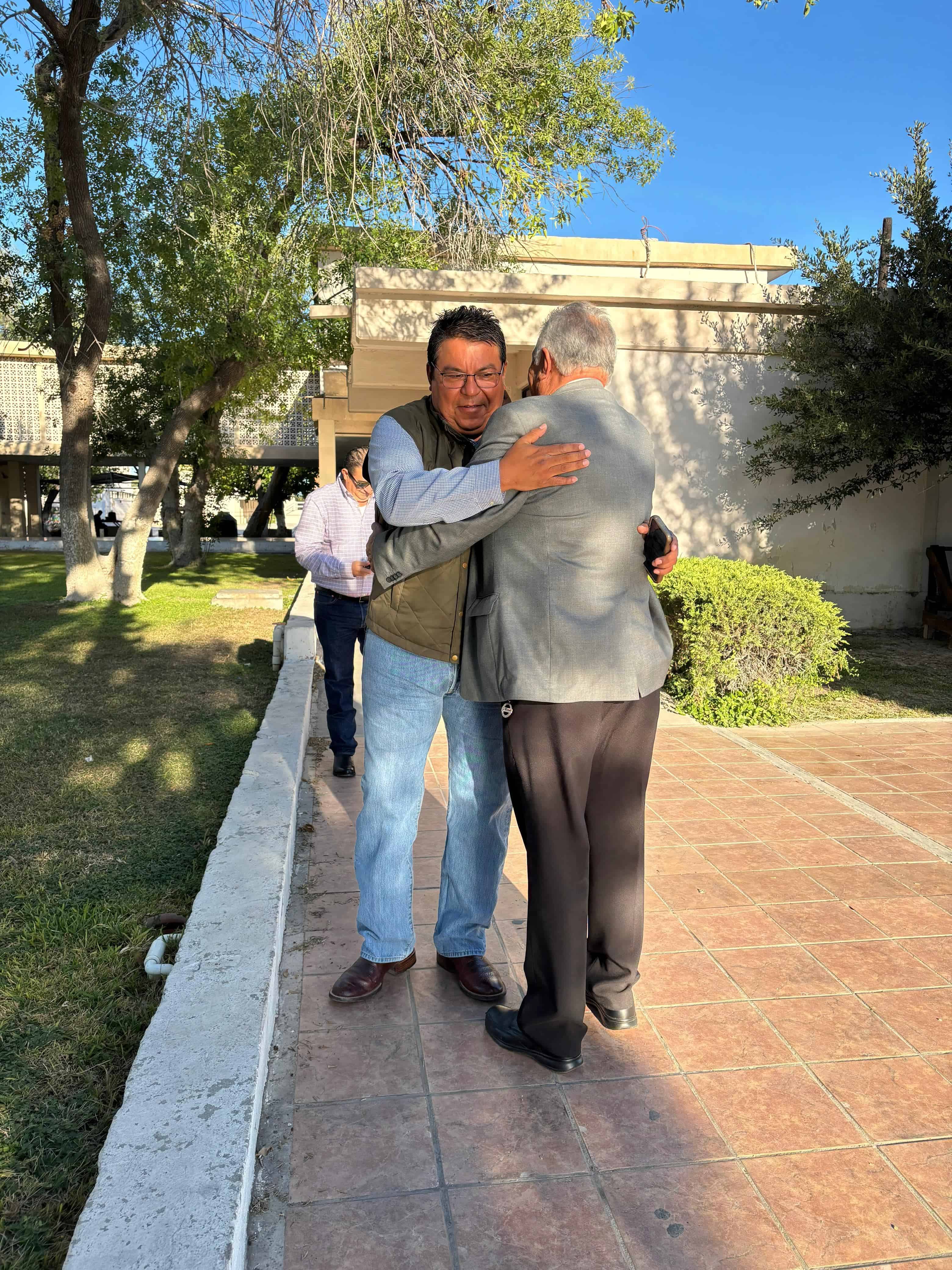 El alcalde de Frontera, Roberto Piña Amaya orgullosamente egresado de la UA de C.