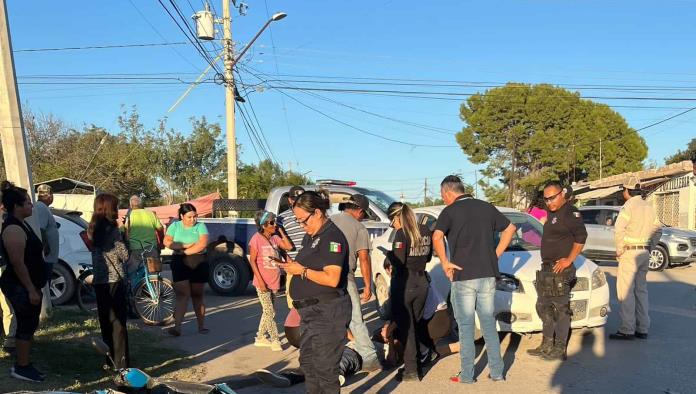 Choca moto con camioneta
